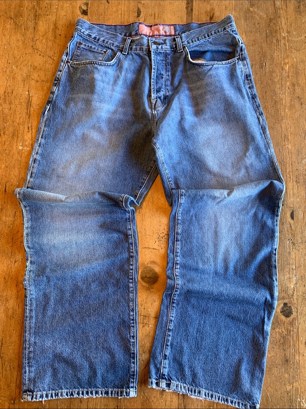 Relaxed Fit Men’s Jeans in Medium Blue Denim